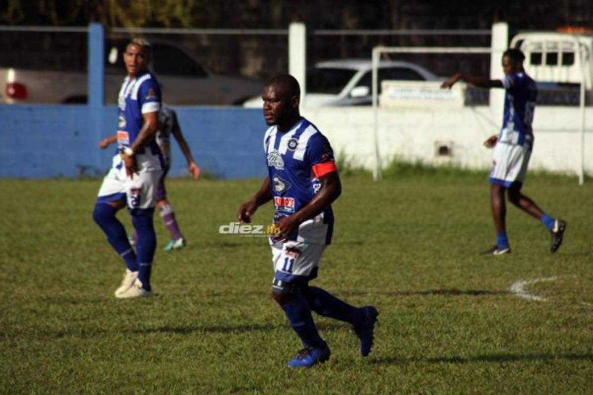 Tyson Núñez arriba a sus 47 años y sigue activo en el fútbol hondureño