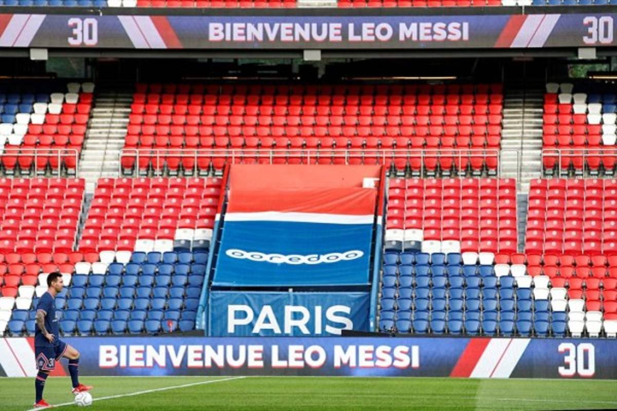 Así fue el primer día de Messi con el PSG: La firma del contrato y el crack que llegó a su hotel