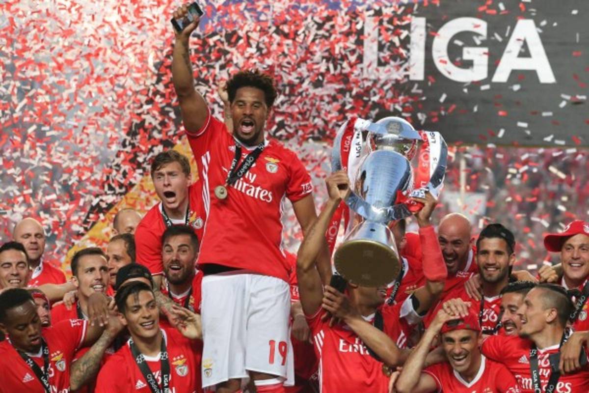 Real Madrid fuera del top 10 y sorpresivo primer lugar: Los 25 equipos con más títulos en el siglo XXI   