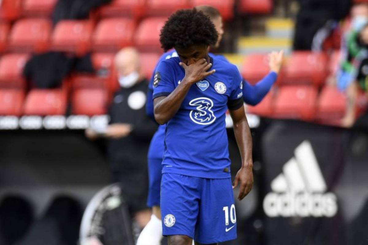 Chelsea's Brazilian midfielder Willian gestures during the English Premier League football match between Sheffield United and Chelsea at Bramall Lane in Sheffield, northern England on July 11, 2020. (Photo by PETER POWELL / POOL / AFP) / RESTRICTED TO EDITORIAL USE. No use with unauthorized audio, video, data, fixture lists, club/league logos or 'live' services. Online in-match use limited to 120 images. An additional 40 images may be used in extra time. No video emulation. Social media in-match use limited to 120 images. An additional 40 images may be used in extra time. No use in betting publications, games or single club/league/player publications. /
