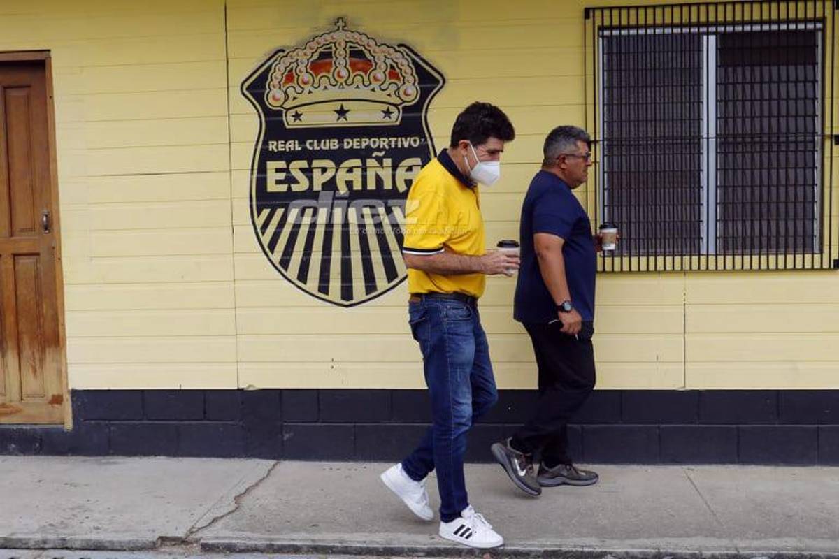 Así fue el primer día de Héctor Vargas con Real España; los ‘regalos’, el café, sus ayudantes y la charla