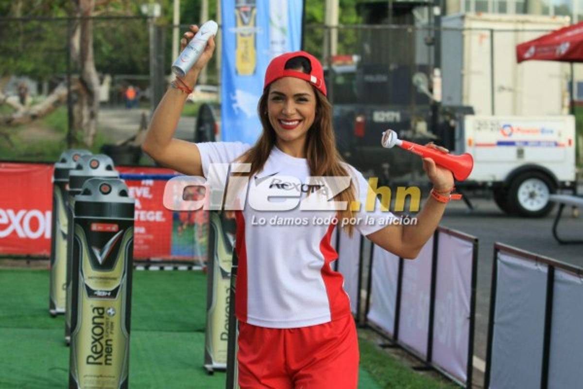 ¡Belleza! Las encantadoras chicas que adornaron el Panamá-Honduras