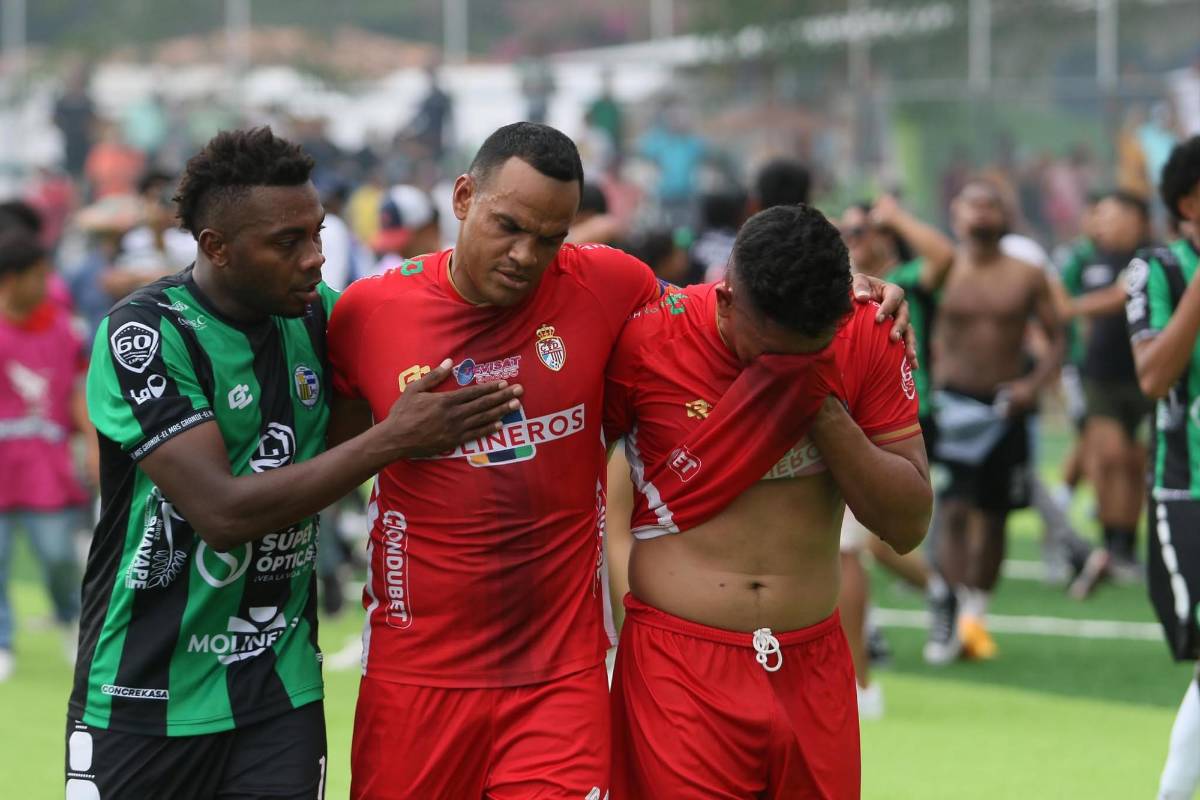 ¡La tristeza del descenso! Los jugadores del Real Sociedad en llanto y desconsolados, ¿qué pasó con Rony Martínez?