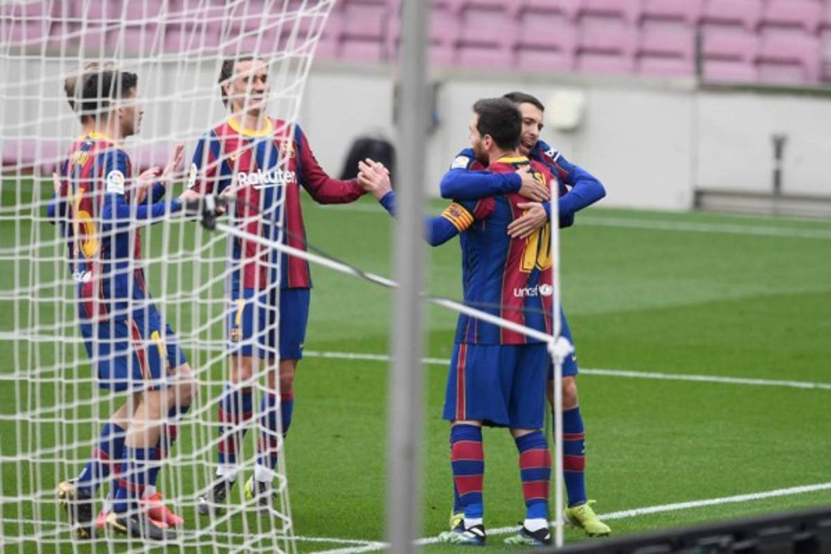 Fotos: Messi frustrado, Choco Lozano festejando con jugadores del Cádiz y tapada de Ledesma