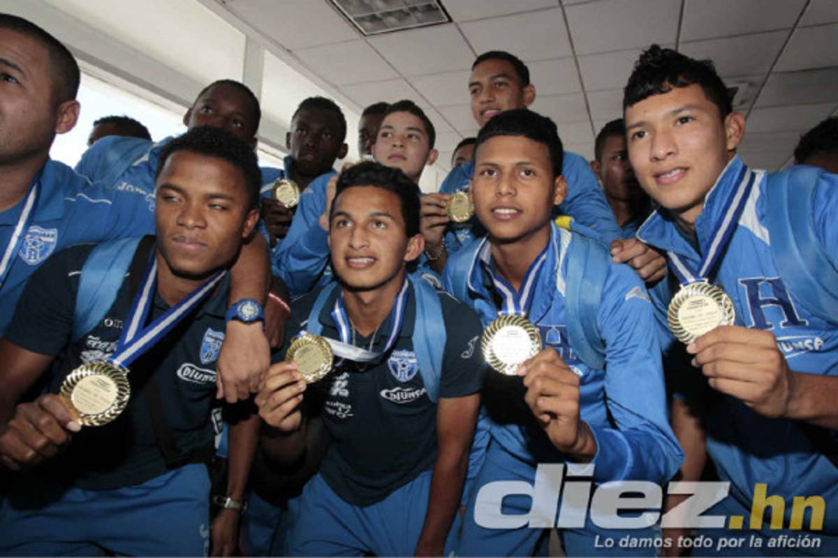 Sub-17 de Honduras, recibida como héroes.