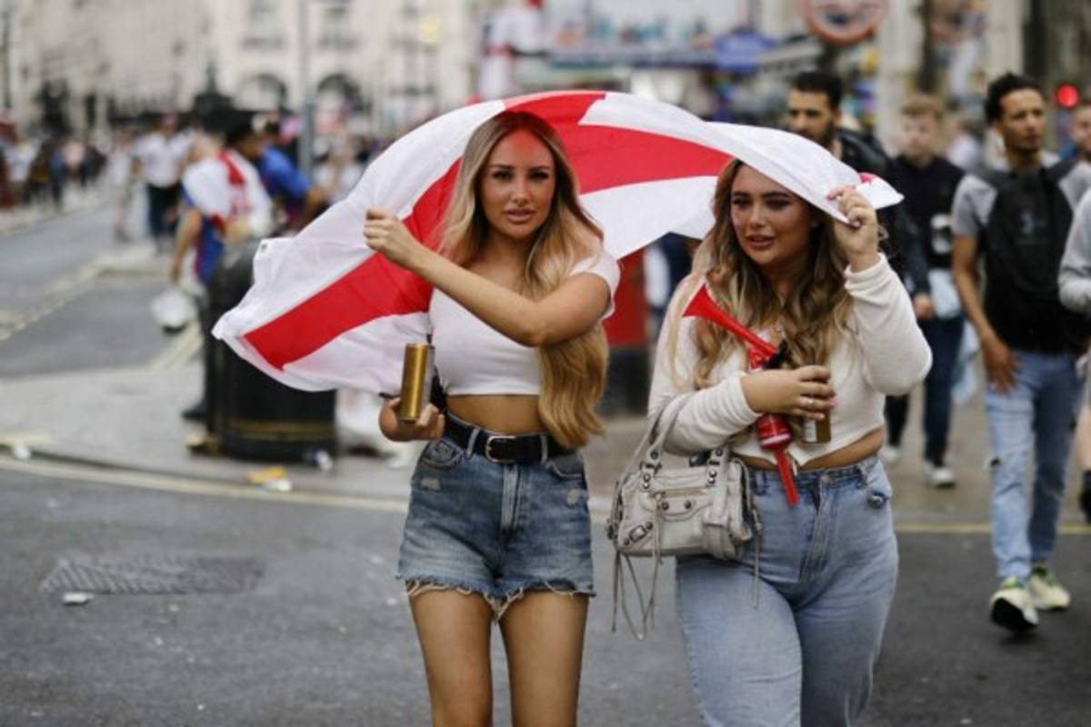 Locura total en Wembley: Bellas inglesas, un crack en medio de los hinchas y actos vandálicos