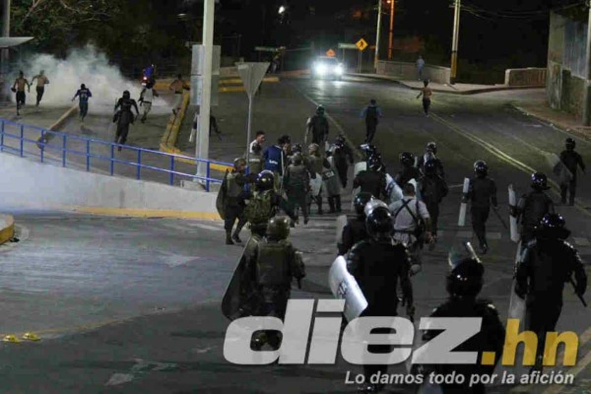 EN FOTOS: Noche de terror en las afueras del Nacional tras derbi Motagua-Olimpia