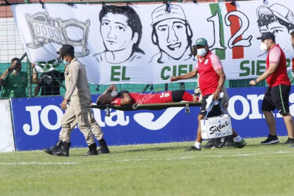 Futbolista sale mareado y vomitando, un portero improvisado y Omar Rosas con su espectacular festejo