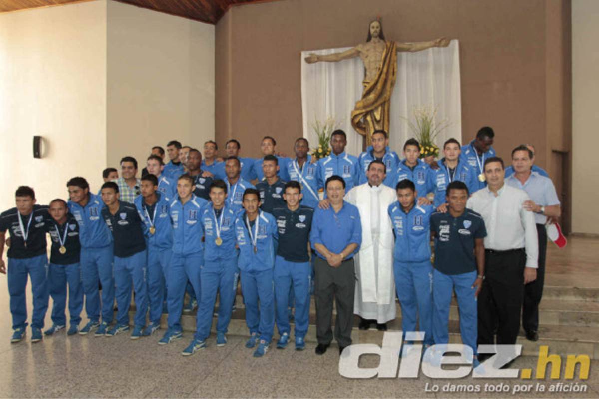 Sub-17 de Honduras, recibida como héroes.