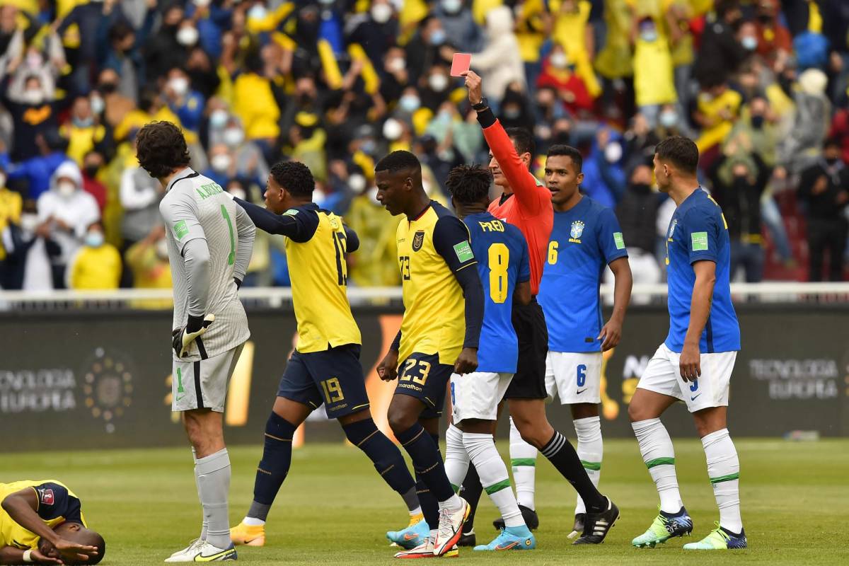 En un partido de locos por el VAR, Ecuador empató ante Brasil en Quito y debe esperar para conseguir su pase al Mundial