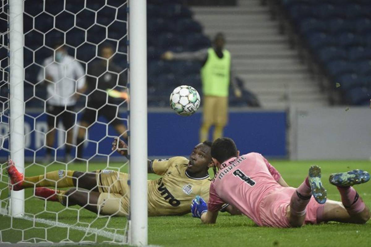 ¡Grítalo Panterita! El festejo de Albert Elis al marcar ante Porto su cuarta gol en Portugal y su duelo ante Pepe