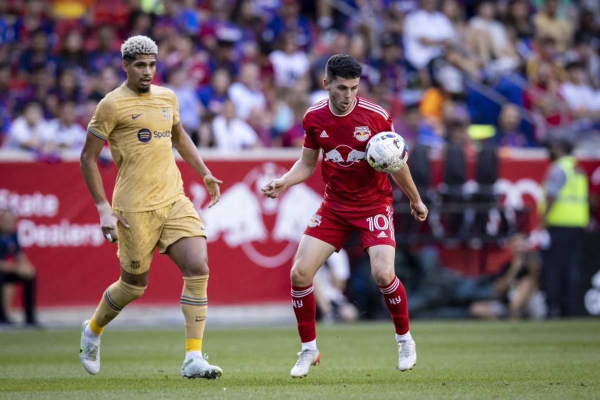 Salen a la luz los tremendos salarios de los jugadores del Barcelona: Sorpresa en el primer lugar y esto gana Lewandowski