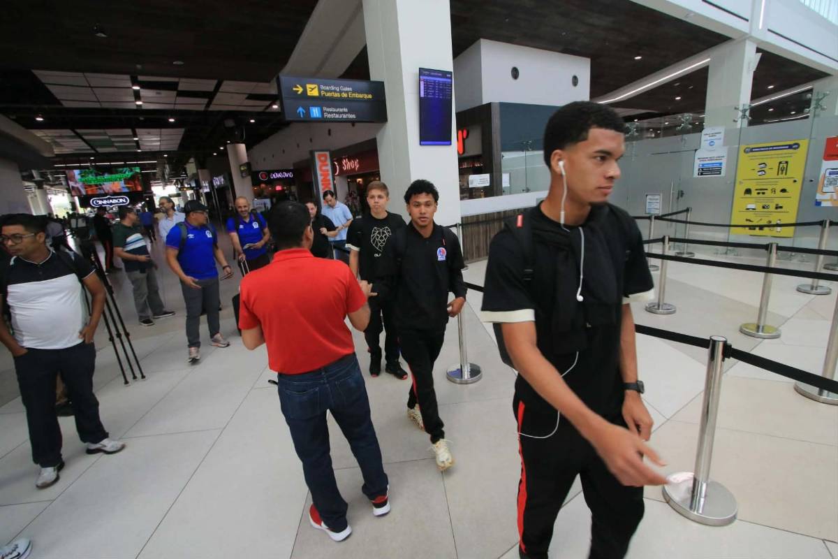 Menjívar y Edwin fueron sorprendidos y fan robó suspiros: Olimpia voló a Panamá