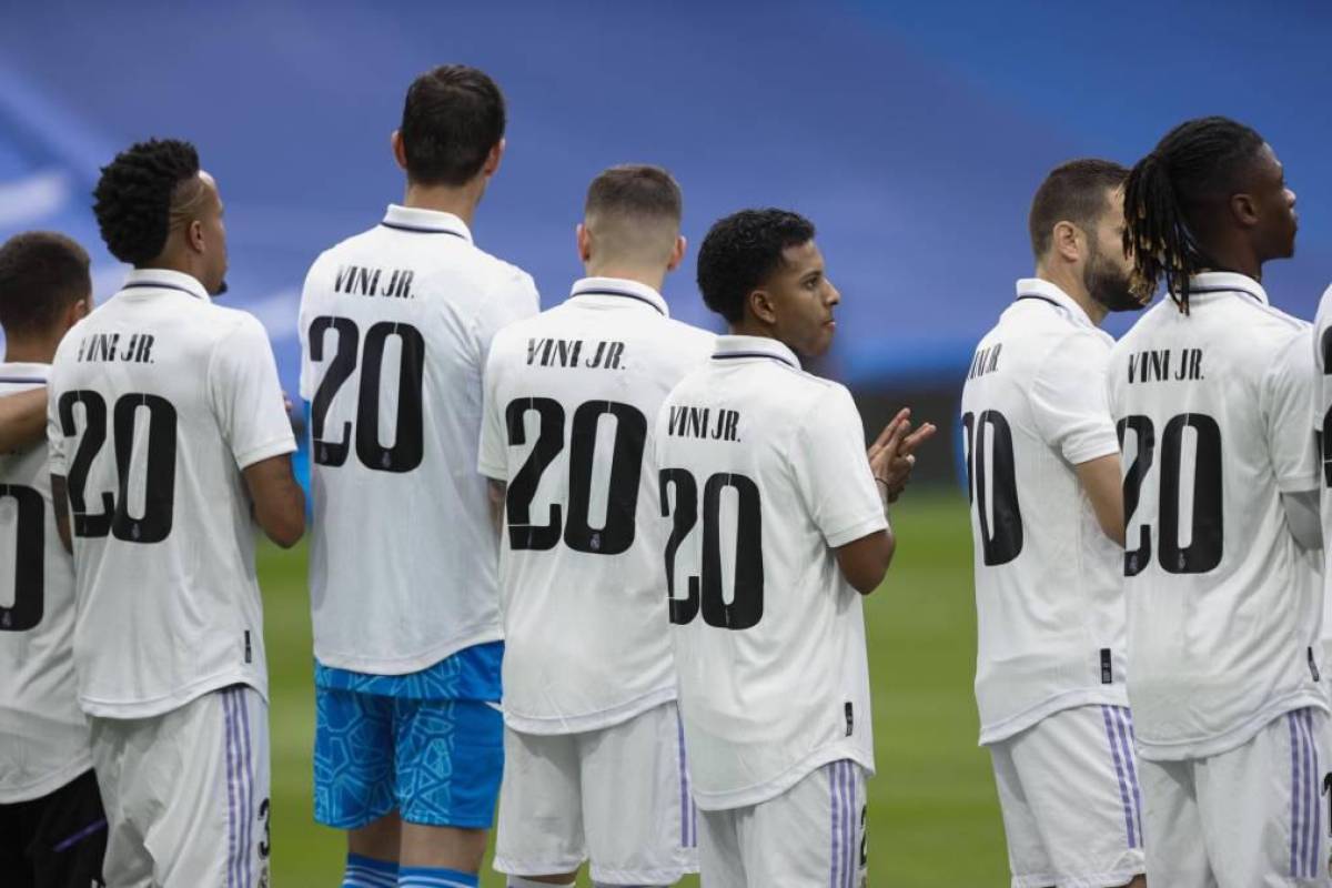 FOTOS: El Real Madrid rinde homenaje a Vinicius, el mensaje contra el racismo y la visita de Florentino Pérez