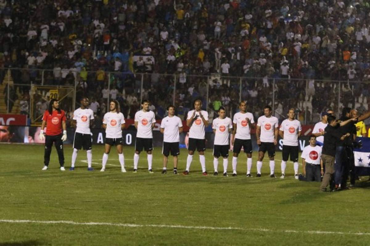 NO SE VIO EN TV: El hincha que buscaba una foto con una Leyenda del Mundo y la petición a Puyol