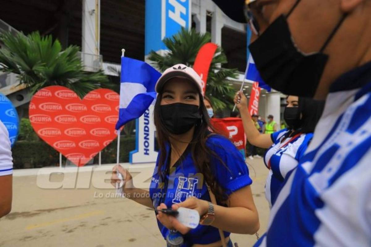 Las bellezas del Honduras vs Estados Unidos: las 'conejitas' acaparan las cámaras y roban corazones