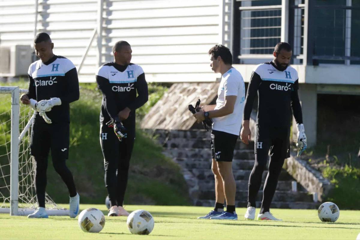 Honduras ya se entrenó con dos legionarios: La visita que sorprendió en la 'H' y, ¿se le fue la mano a Menjívar?