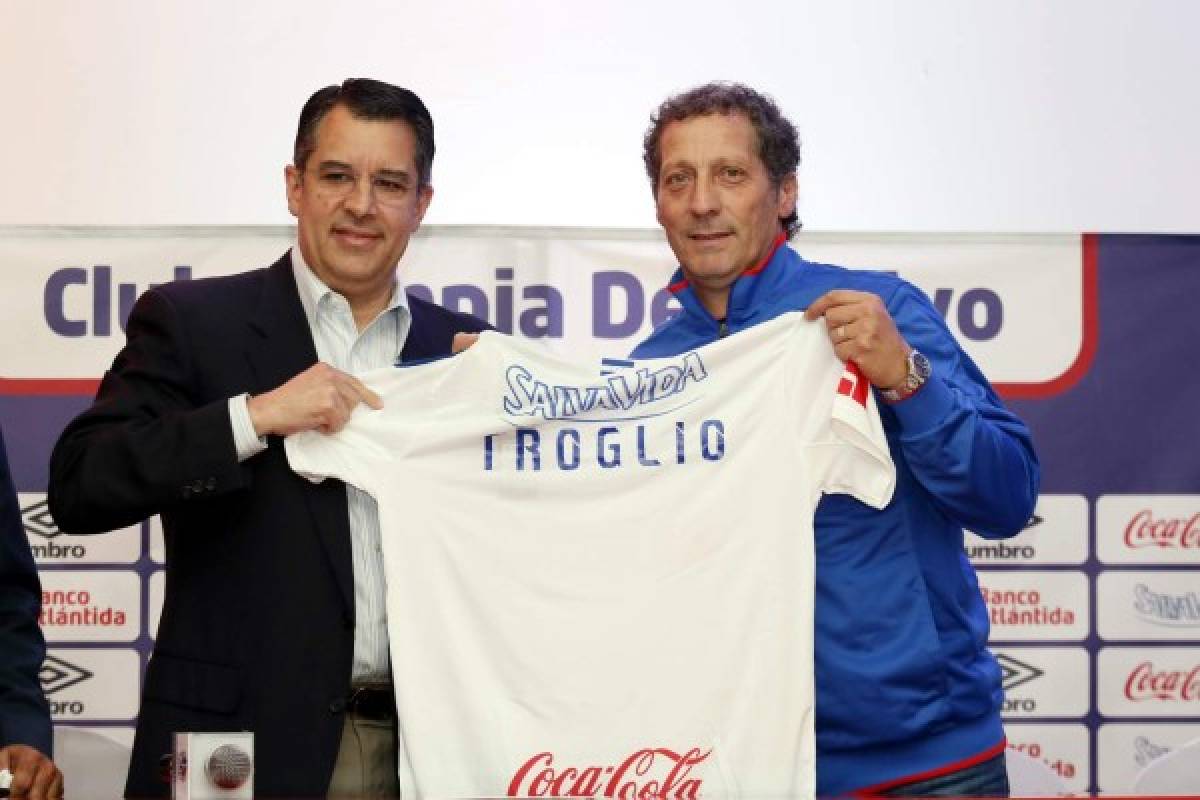 Olimpia presenta oficialmente a Pedro Troglio como su nuevo tÃ©cnico- Pedro Troglio, nuevo entrenador del Olimpia - presidente del Olimpia Rafael Villeda