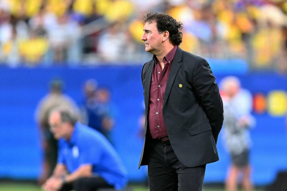 Copa América 2024: ¿Por qué Néstor Lorenzo, entrenador de Colombia, utiliza la misma camisa en todos los partidos?