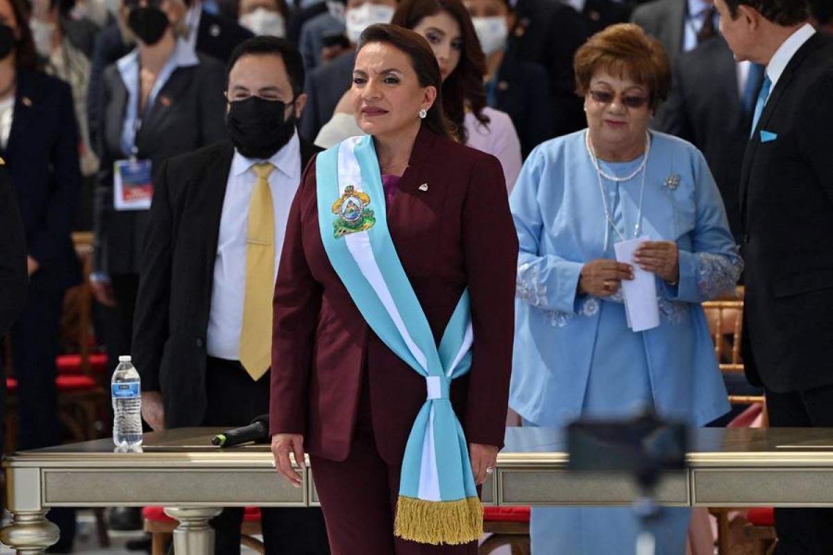 Xiomara Castro asume presidencia de una Honduras pobre y endeudada, pero optimista