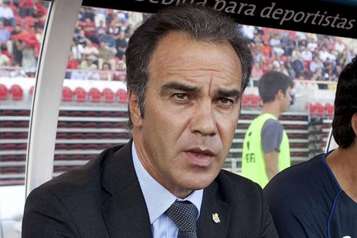 Rueda, entre la larga lista de técnicos para dirigir a selección de Chile