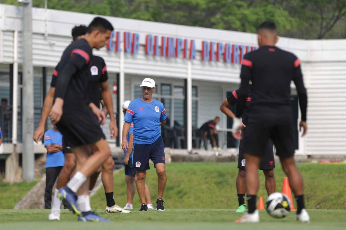 La última práctica de Olimpia antes de la final con Marathón: Troglio concentrado y el que entrenó por separado