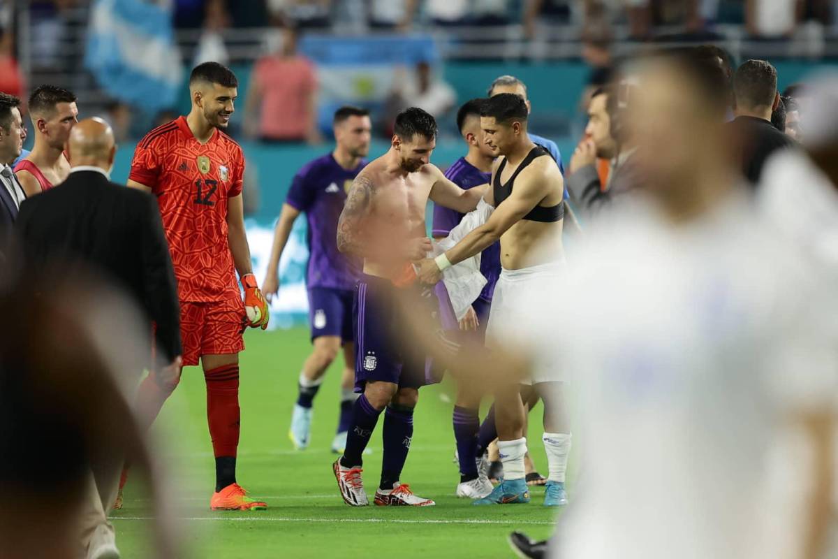 El futbolista de Honduras que intercambió camisa con Messi en el amistoso ante Argentina: se la pidió desde temprano
