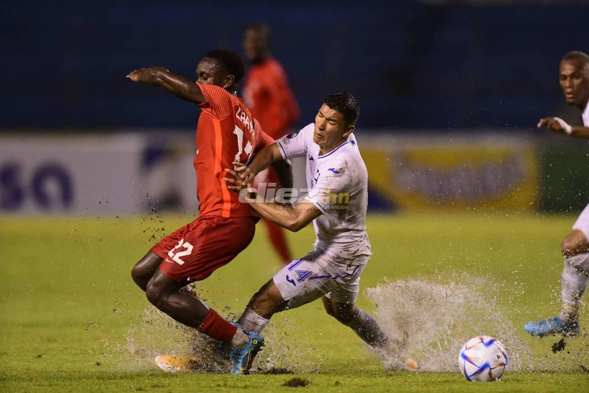 Júbilo en el Olímpico: Aficionados invaden la cancha en medio del triunfo de Honduras sobre Canadá en Liga de Naciones