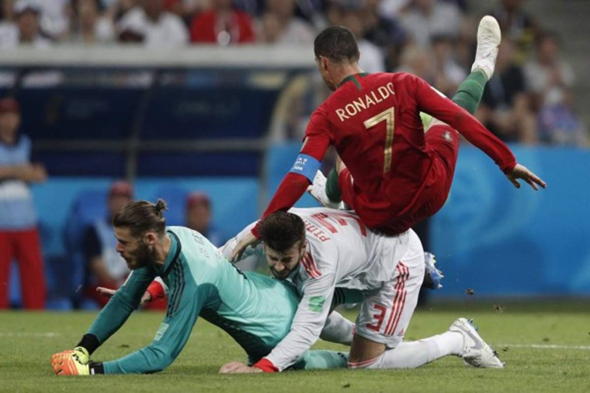 NO VISTE EN TV: La cara de Cristiano Ronaldo antes del tiro libre y lo que hizo De Gea tras el juego