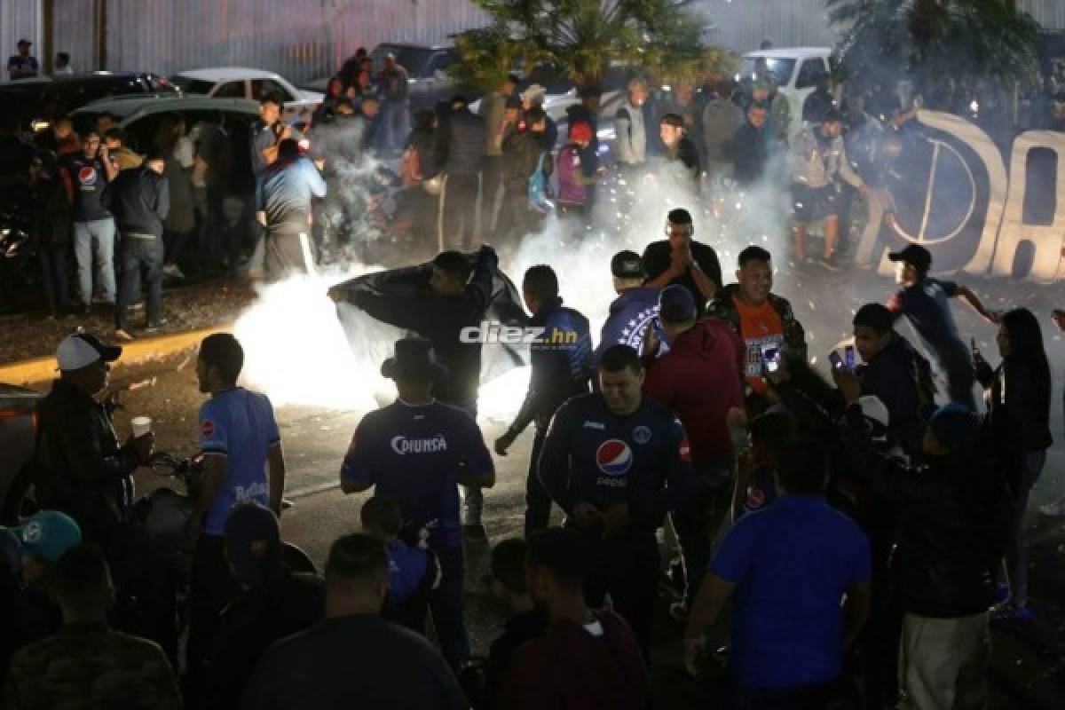 ¡Tegucigalpa se tiñe de azul! Aficionados salen a las calles a festejar la 16 del Motagua