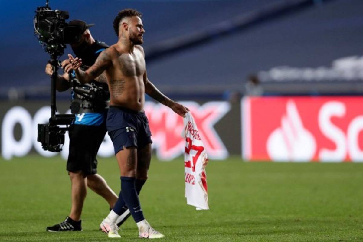 El sentimiento de Neymar: fiesta, cerveza y lágrimas tras la clasificación del PSG a la gran final de la Champions
