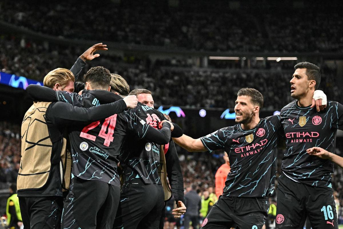 Real Madrid - City: Guardiola explota en el Bernabéu, el extraño gesto de Ancelotti y el cruce de Vinicius con rival