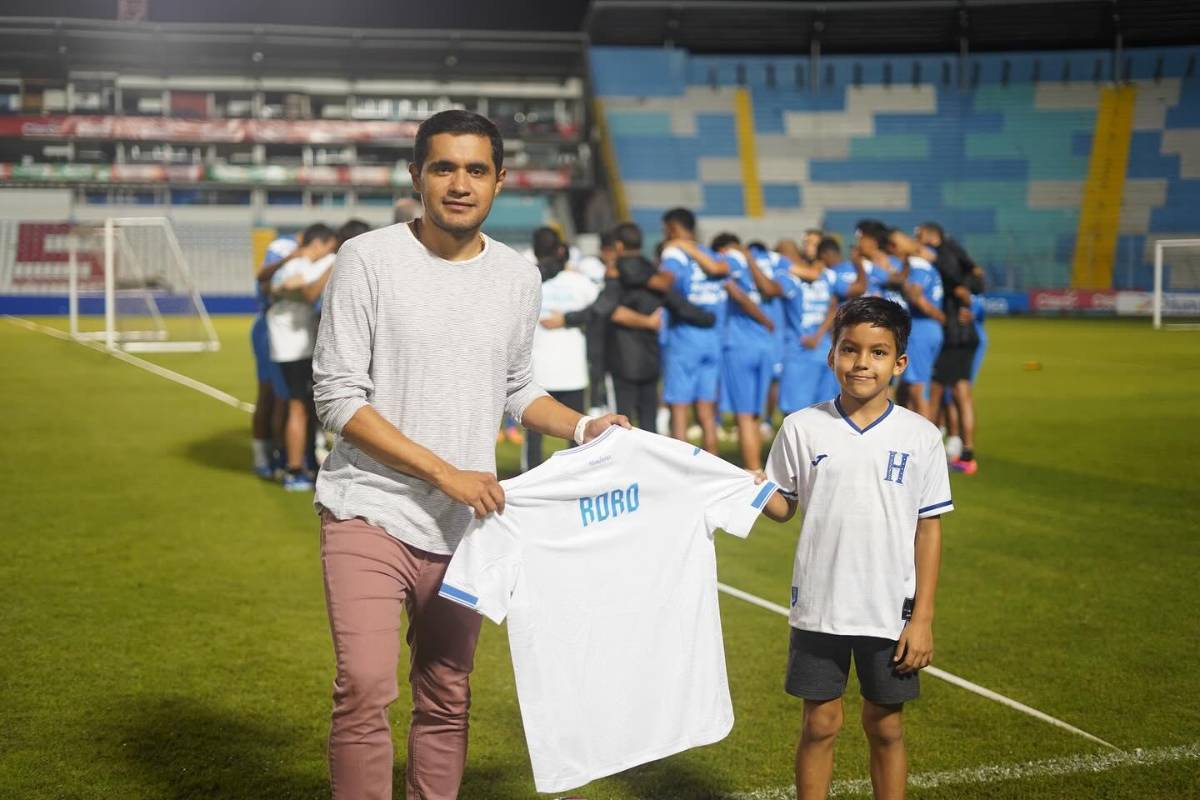 Selección de Honduras recibe visita de lujo previo al partido ante Jamaica por la Liga de Naciones de la Concacaf