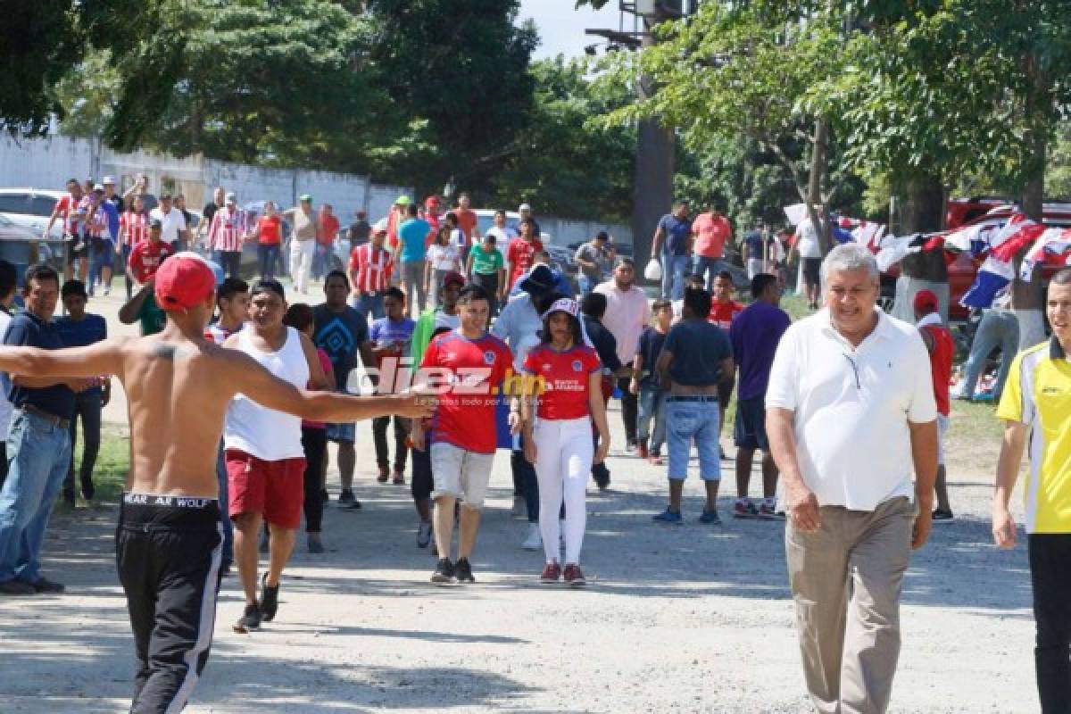 ¡Ambientazo! Afición de Olimpia invade el Estadio Olímpico para el clásico contra Marathón