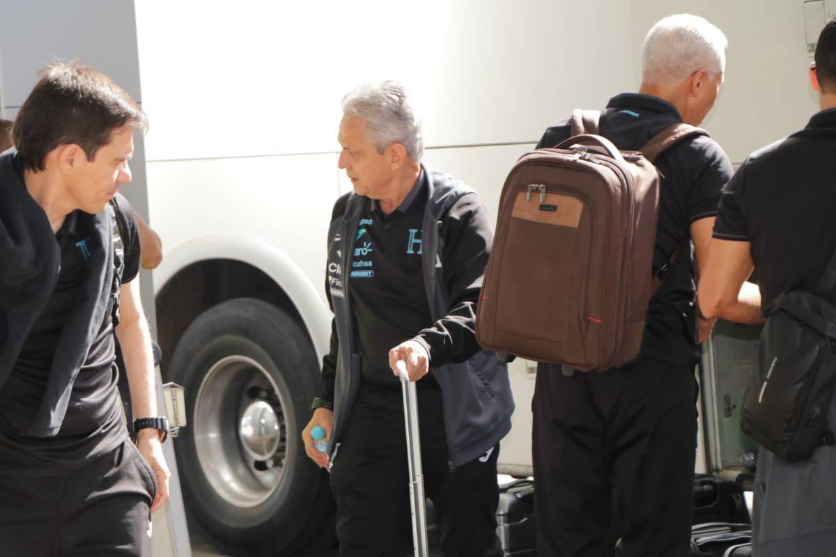 Los dos pelones en la Selección de Honduras tras el debut en las eliminatorias; la Bicolor viajó rumbo a Bermudas