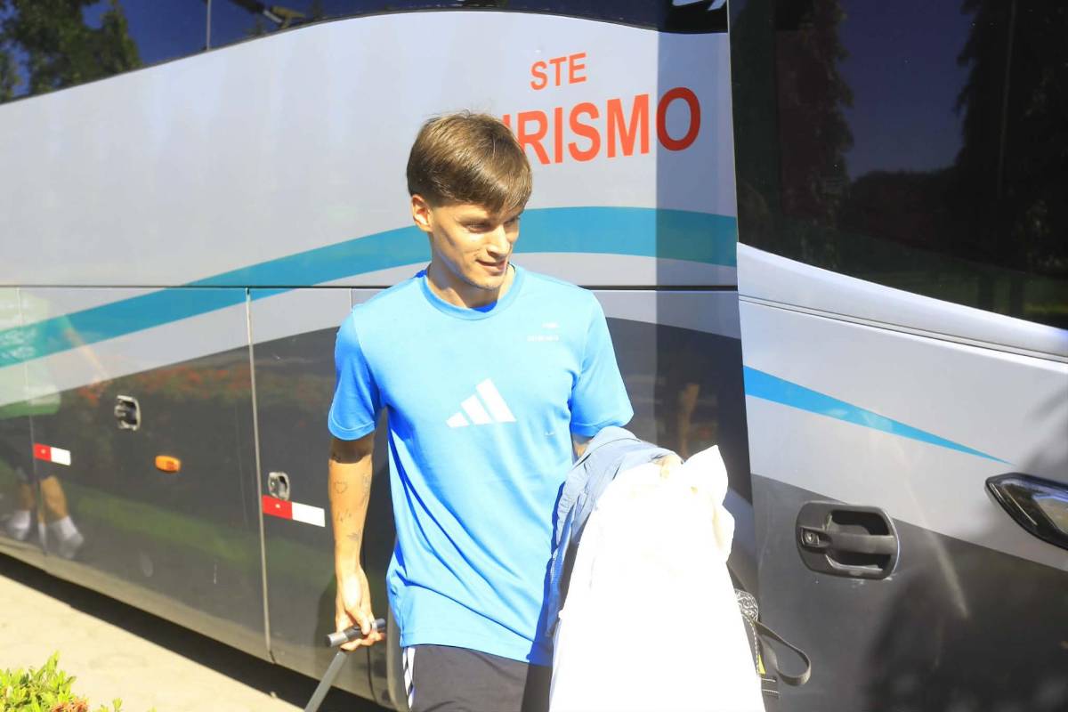 Marathón sale rumbo a Tegucigalpa: El jugador con la biblia en mano, otro con tablet y todos los cachivaches de Rubilio