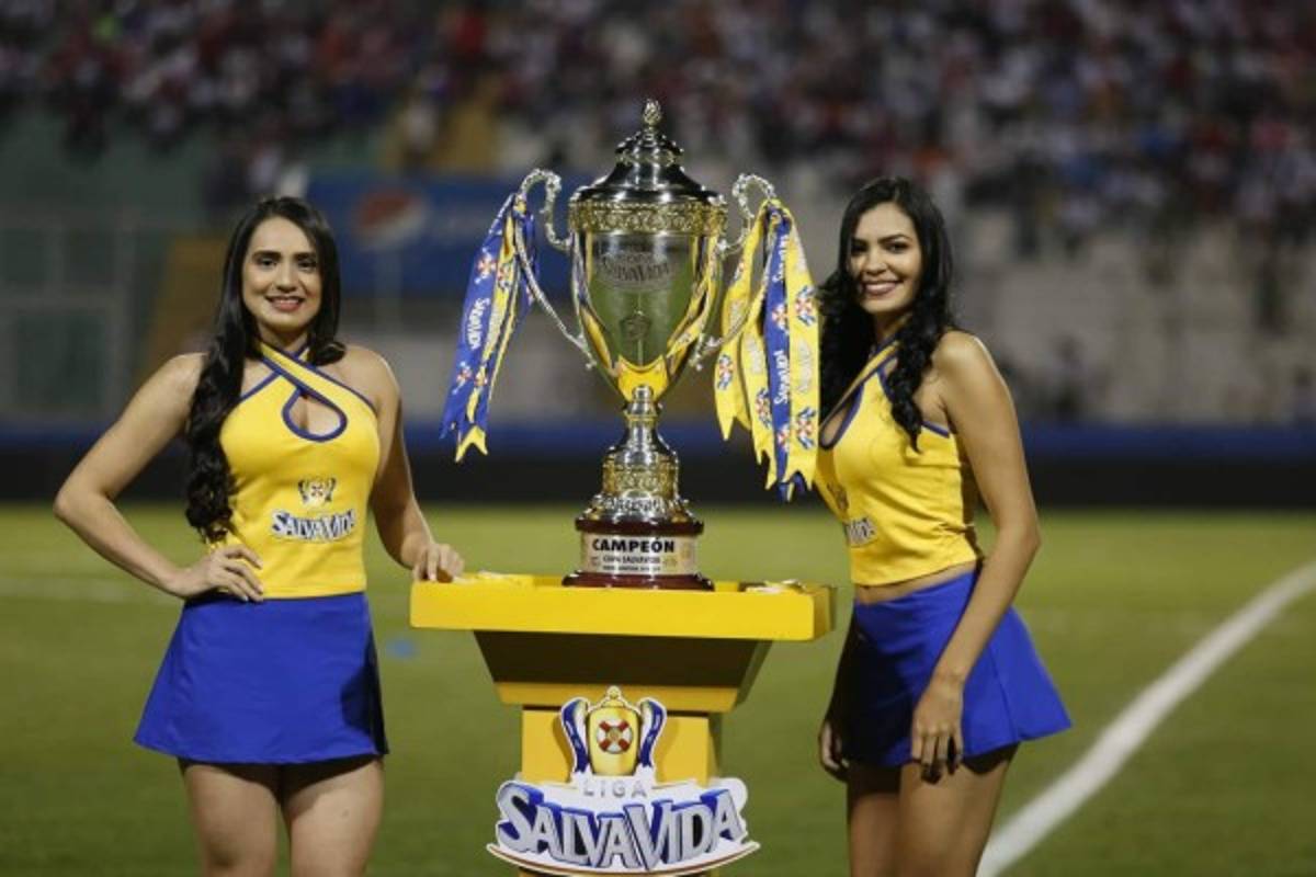 FOTOS: Las hermosas chicas que invadieron el estadio Nacional