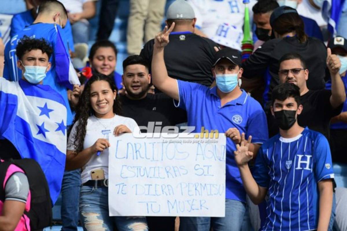 ¡Pancartas, Batman y un astronauta! El ambientazo en el Olímpico para el Honduras vs. Costa Rica
