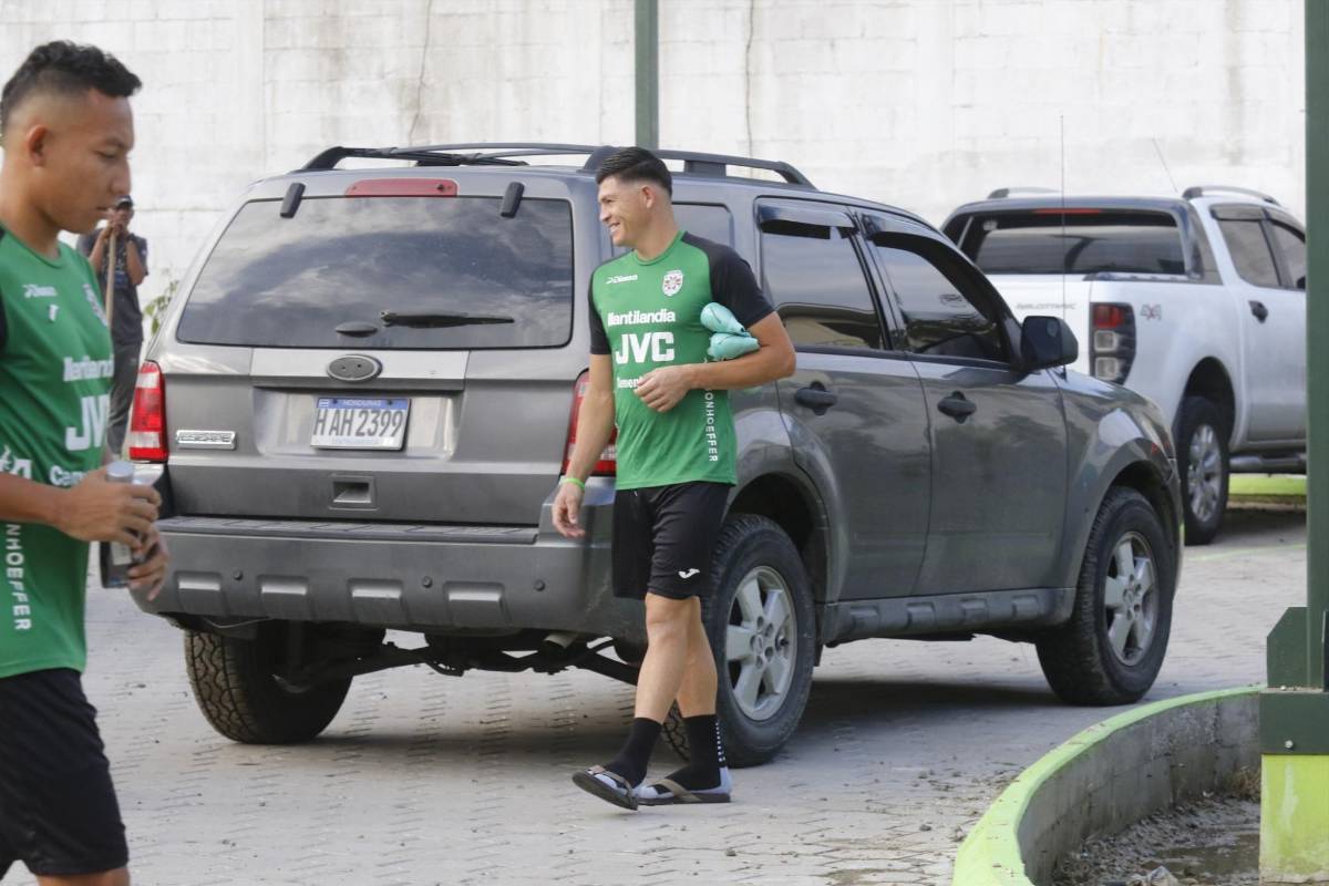 FOTOS: Captado el nuevo fichaje de Marathón, el futbolista que lo fueron a dejar con besos y las risas en el entrenamiento