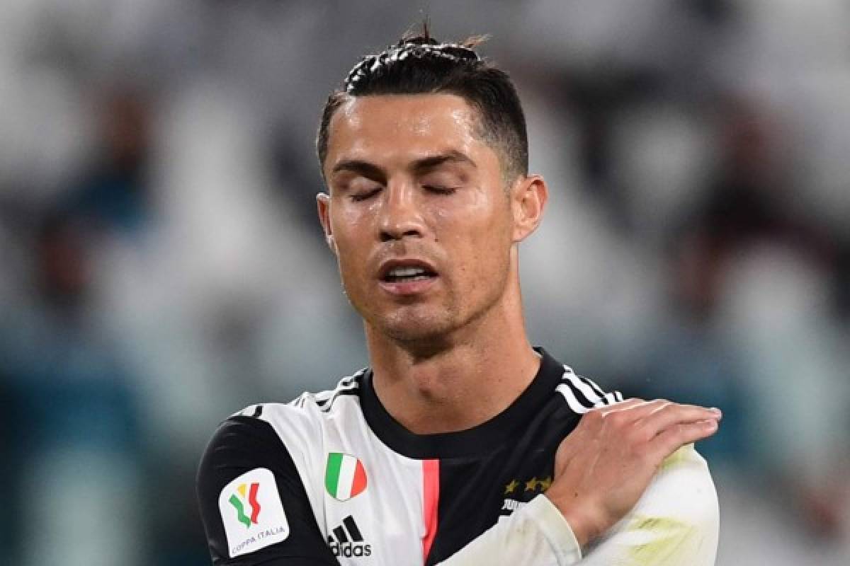 Juventus' Portuguese forward Cristiano Ronaldo reacts during the Italian Cup (Coppa Italia) semi-final second leg football match Juventus vs AC Milan on June 12, 2020 at the Allianz stadium in Turin, the first to be played in Italy since March 9 and the lockdown aimed at curbing the spread of the COVID-19 infection, caused by the novel coronavirus. (Photo by Miguel MEDINA / AFP)