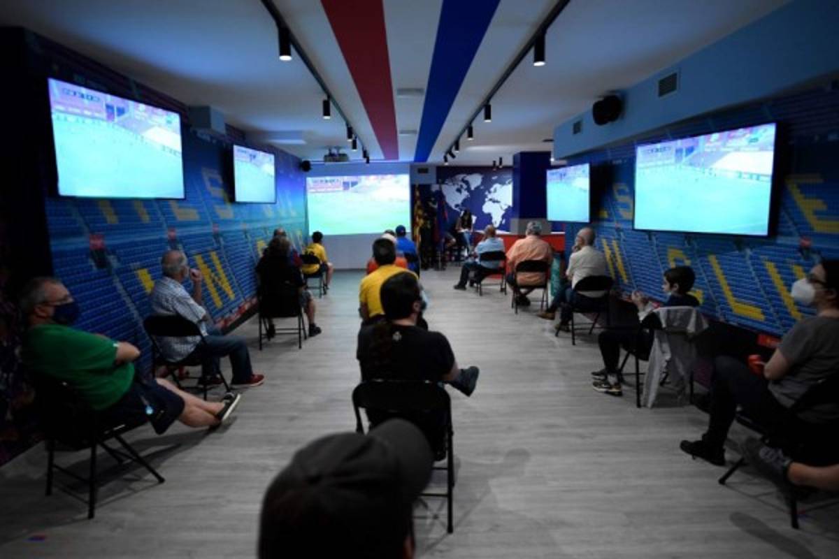 Fotos: Messi estrena peinado en la vuelta de LaLiga... ¡y aficionado se cuela en pleno partido sin mascarilla!