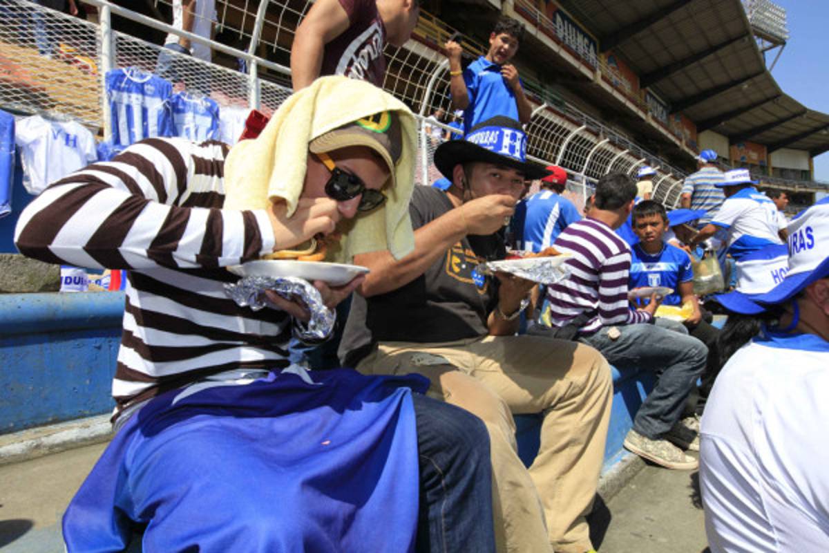 Gran Ambiente previo al Juego entre Honduras VS USA.