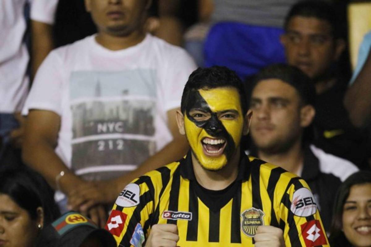 ¡NO SE VIO EN TV! El llenazo en El Progreso y el curioso festejo del' Chino'