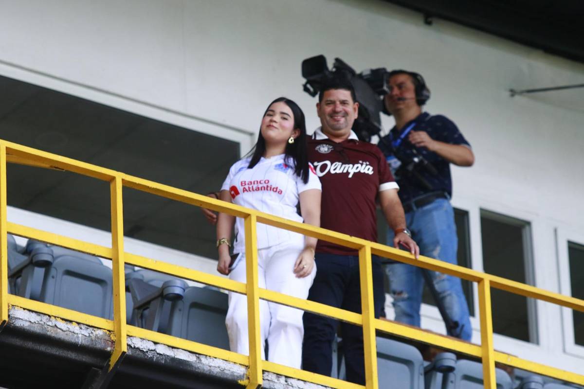 ¿Quién es la de verde? Las hermosas mujeres enamoraron en el Estadio Morazán