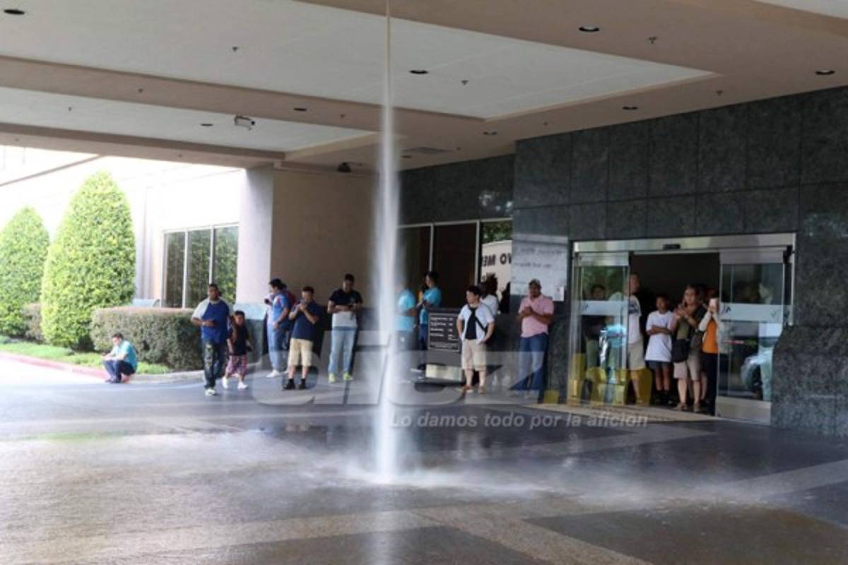 ¿Quién es la chica del tatuaje? Las imágenes de la llegada de Honduras a Houston  