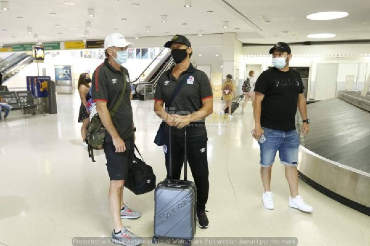 ¡Clásico de la reconciliación! Pedro Troglio y Diego Vázquez llegan juntos a New Jersey y se dan emotivo abrazo