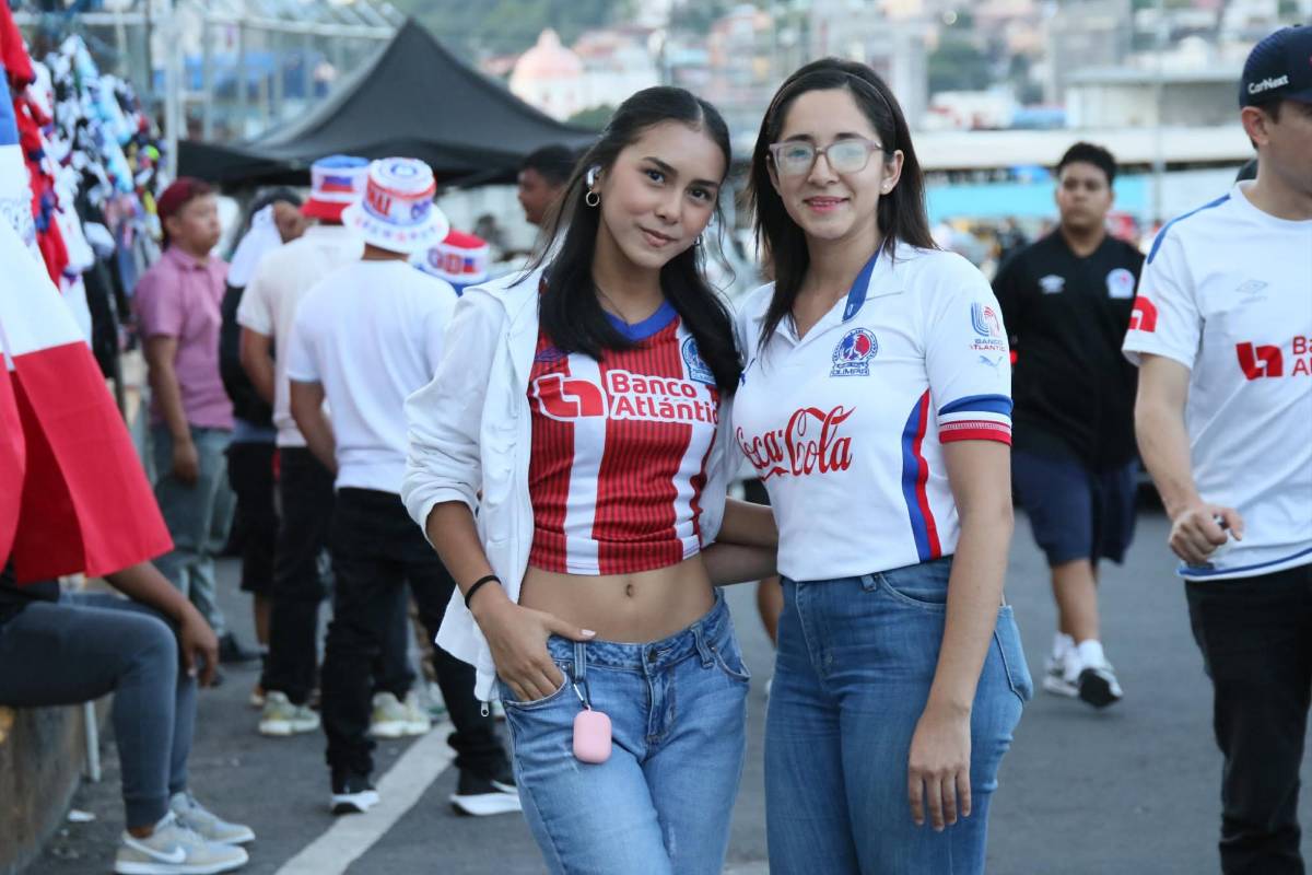 La bella barbie en el Nacional, el show de la Ultra Fiel y se burlan del Motagua en la previa del Olimpia-Cartaginés