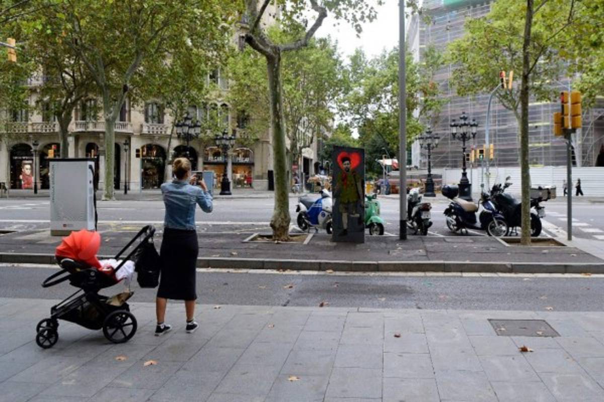 ''Hasta siempre, comandante'': comienzan a despedirse de Messi en la ciudad de Barcelona