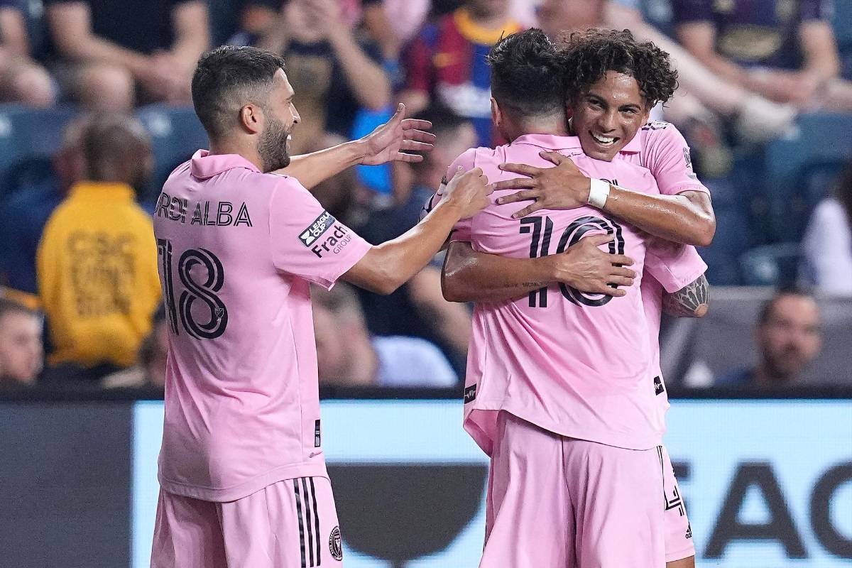 Las históricas fotos del hondureño David Ruiz celebrando junto a Messi, Alba y Busquets en Inter Miami