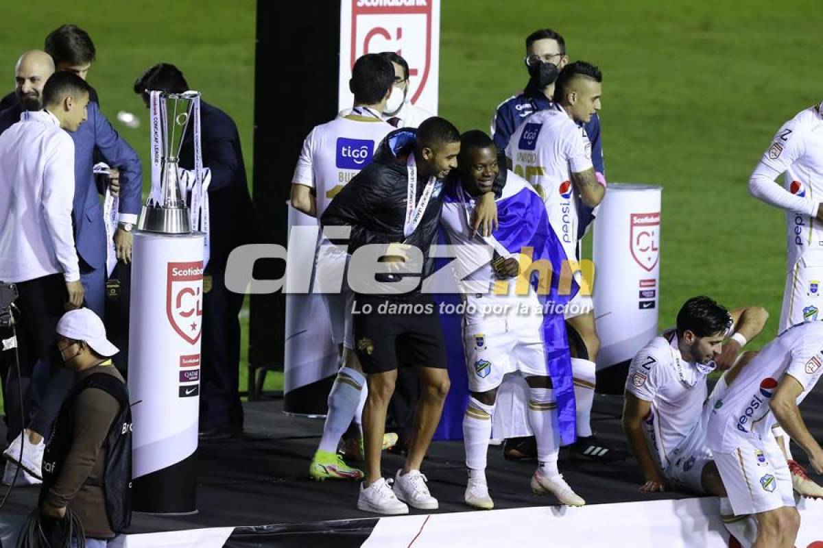 Caras largas y bronca en Motagua, el festejo de Comunicaciones y Júnior Lacayo con la bandera de Honduras